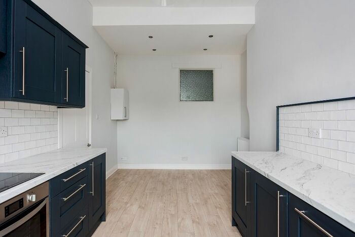 2 Bedroom Flat To Rent In Dalkeith Road, Newington, Edinburgh, EH16