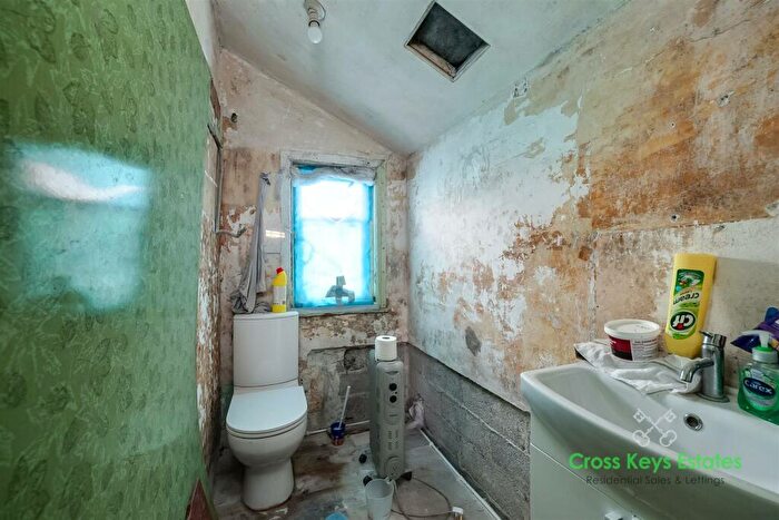 2 Bedroom Semi-Detached House For Sale In Marina Road, West Park, PL5