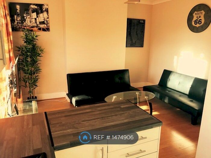 3 Bedroom Terraced House To Rent In St Phillips Avenue, Maidstone, ME15