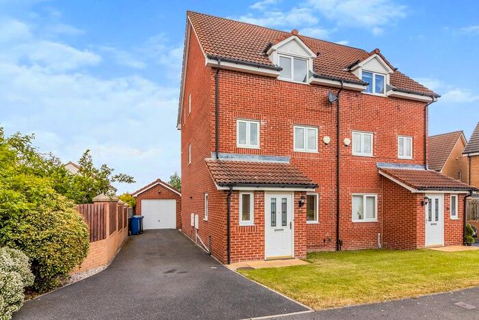 3 Bedroom Semi-Detached House To Rent In The Leylands, Barnsley, South Yorkshire, S75