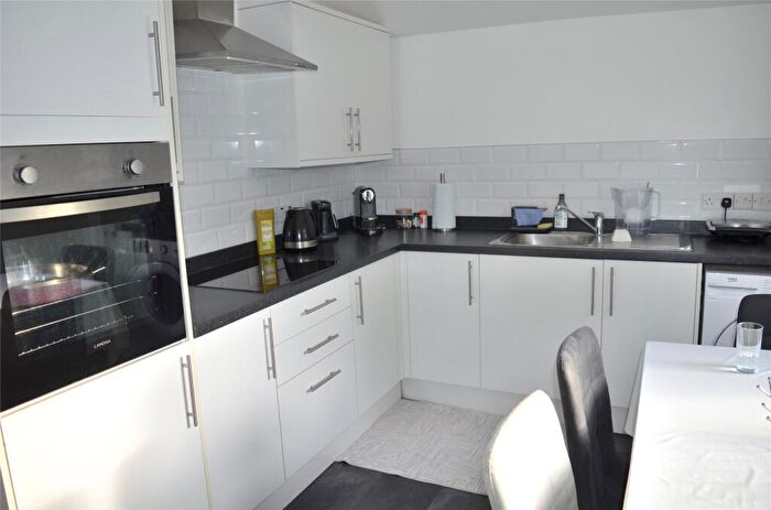 3 Bedroom Maisonette To Rent In Onslow Gardens, Wallington, SM6
