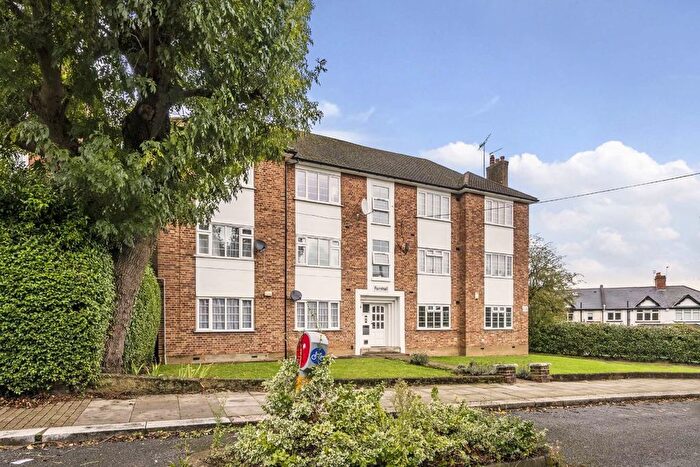 1 Bedroom Flat To Rent In Friern Park, London, N12