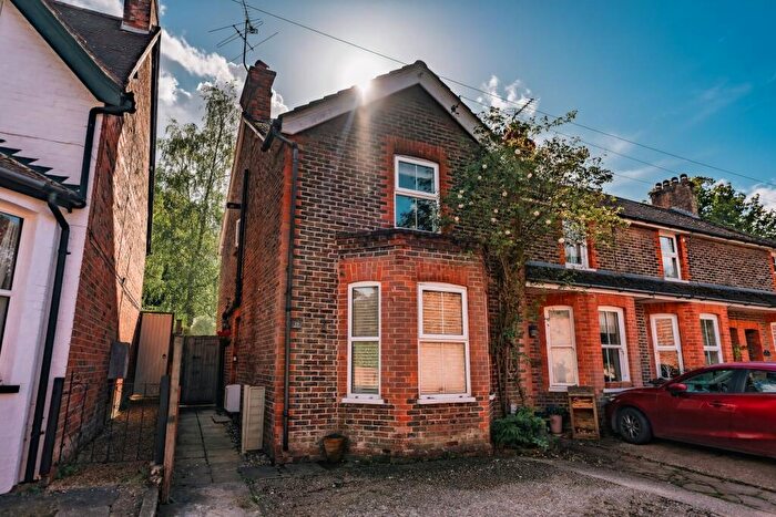 3 Bedroom End Of Terrace House For Sale In Lower Road, Grayswood, GU27