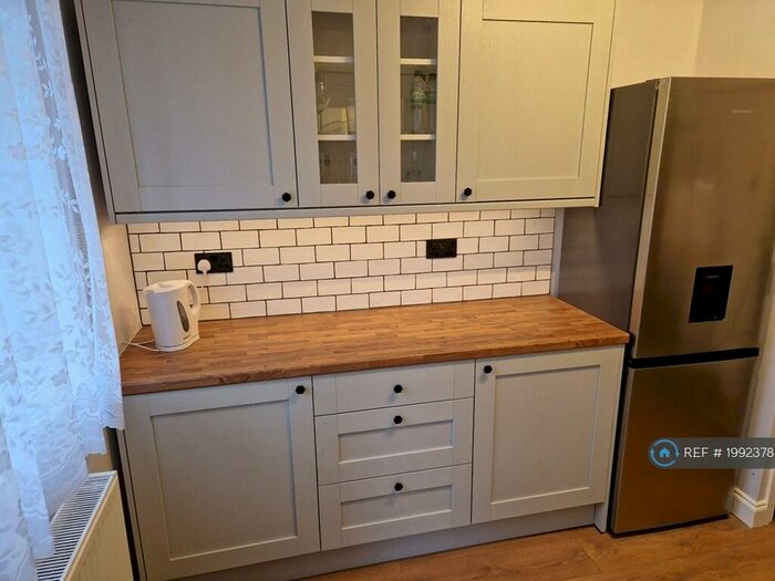 3 Bedroom Flat To Rent In Cornwall Road, London, N15