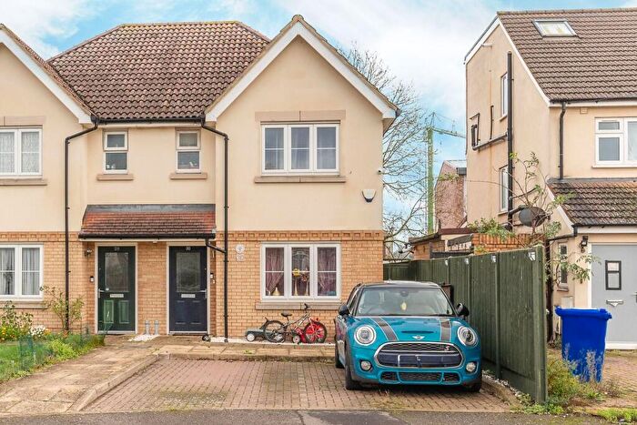 3 Bedroom Semi-Detached House For Sale In Pinner Park Gardens, Harrow, HA2