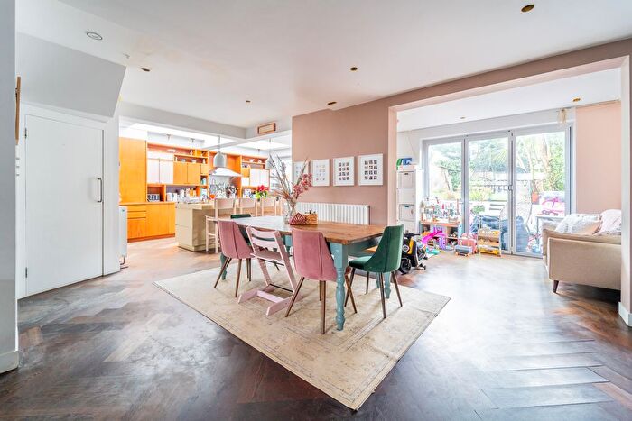 4 Bedroom Semi Detached House For Sale In Sandringham Gardens, Crouch End, N8