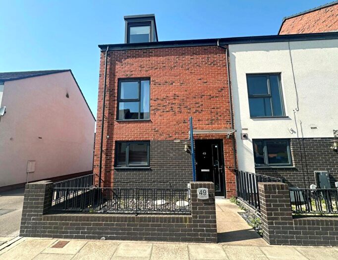 3 Bedroom End Of Terrace House For Sale In Woodfield Way, Balby, Doncaster, DN4