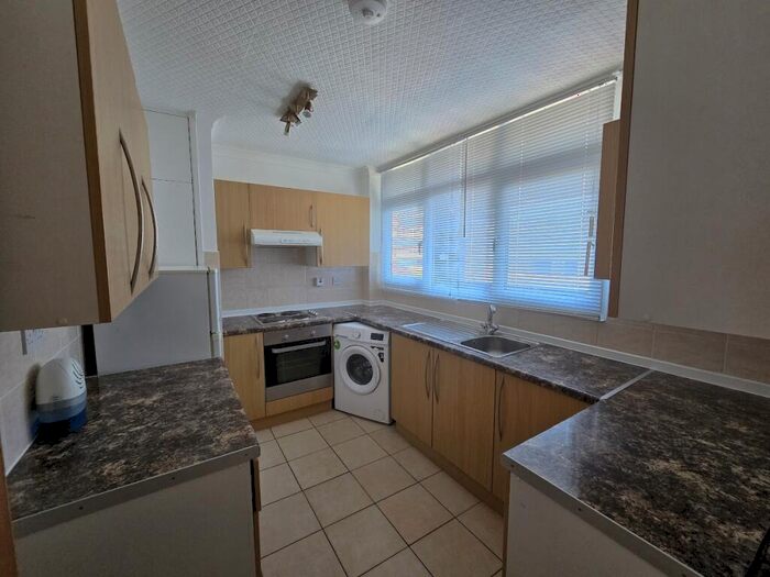 3 Bedroom Flat To Rent In Talia House, London, Manchester Road, E14