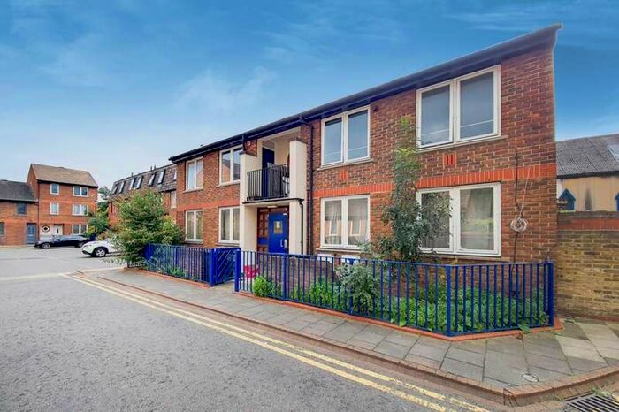 1 Bedroom Flat To Rent In Grand Union Crescent, Hackney, E8