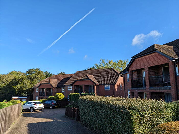 2 Bedroom Apartment To Rent In Bowling Green Lane, Purley On Thames, Reading, RG8