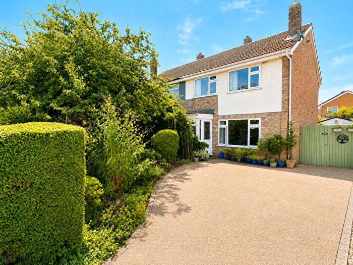 3 Bedroom Semi-Detached House For Sale In Meadway, Market Deeping, Peterborough, PE6