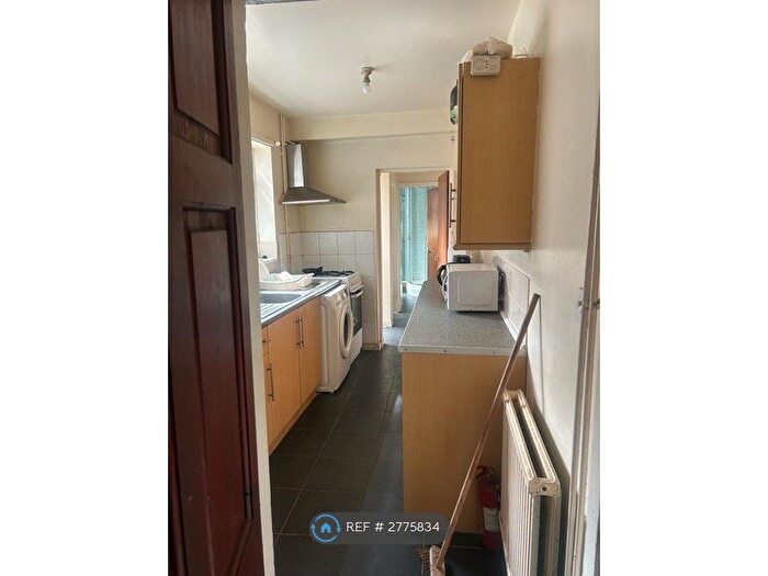 3 Bedroom Terraced House To Rent In Tudor Road, Leicester, LE3