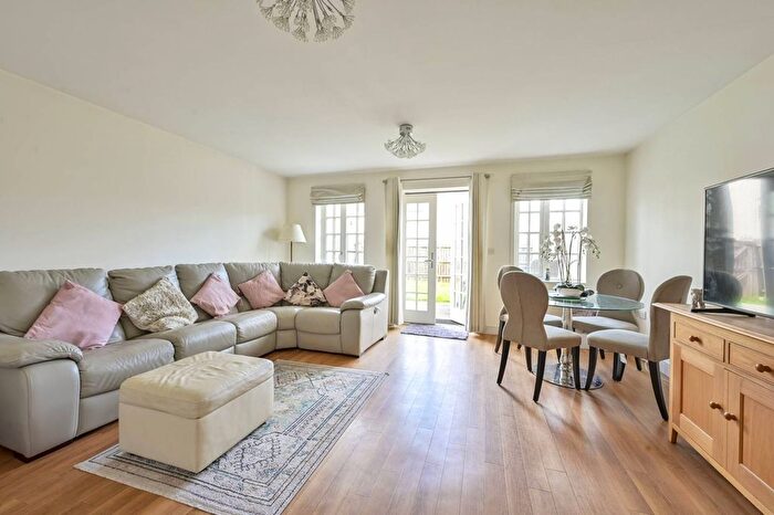 3 Bedroom Terraced House For Sale In County Gardens, Isleworth, TW7