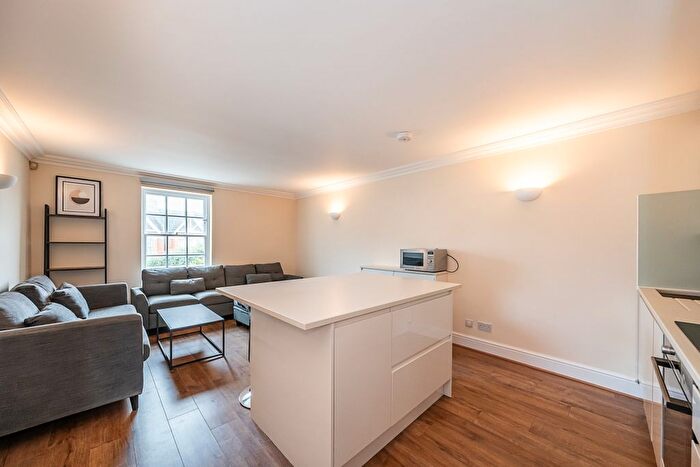 3 Bedroom Flat To Rent In Old Town, London, SW4