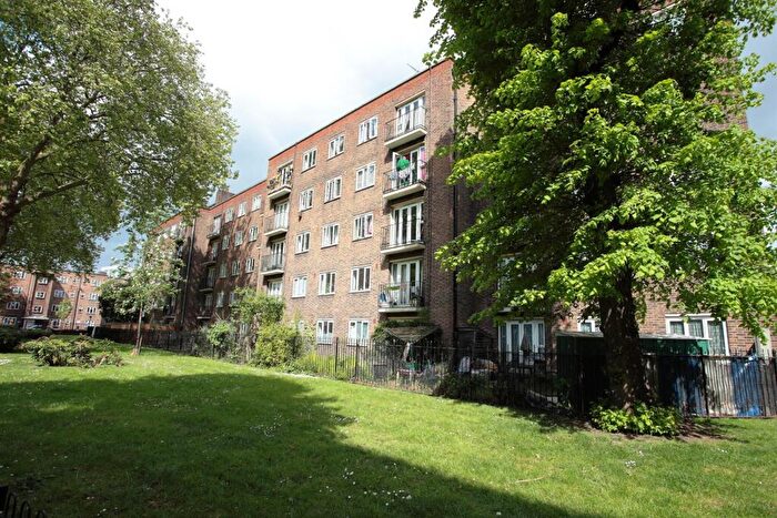 3 Bedroom Flat To Rent In Queensbridge Court, Queensbridge Road, London, E2