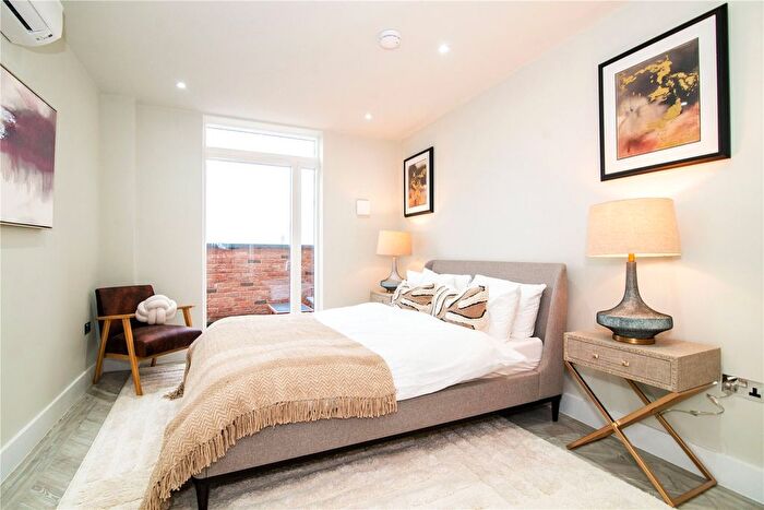 1 Bedroom Flat For Sale In Sandycombe Road, Richmond, TW9