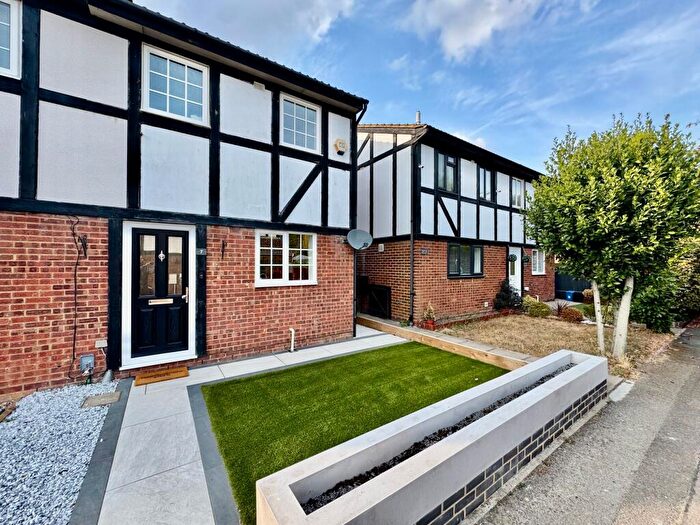 2 Bedroom Semi Detached House For Sale In Belsham Place, Luton, LU2