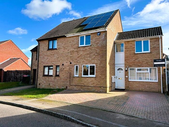 4 Bedroom Semi-Detached House To Rent In Lowndes Grove, Shenley Church End, MK5