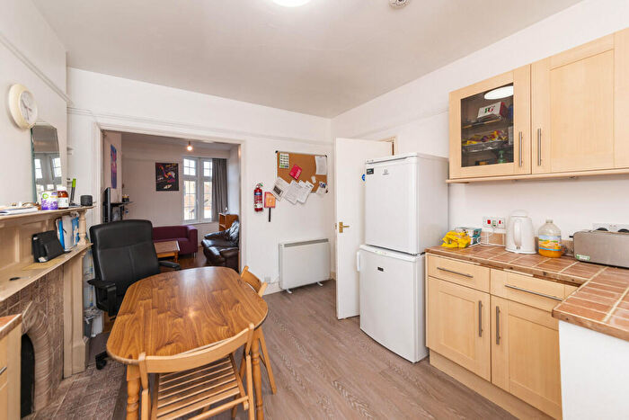 4 Bedroom Maisonette To Rent In Woodbridge Hill, Guildford, GU2
