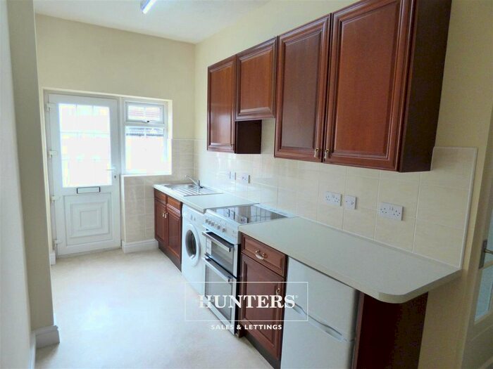 1 Bedroom Flat To Rent In Station Lane, Featherstone, WF7