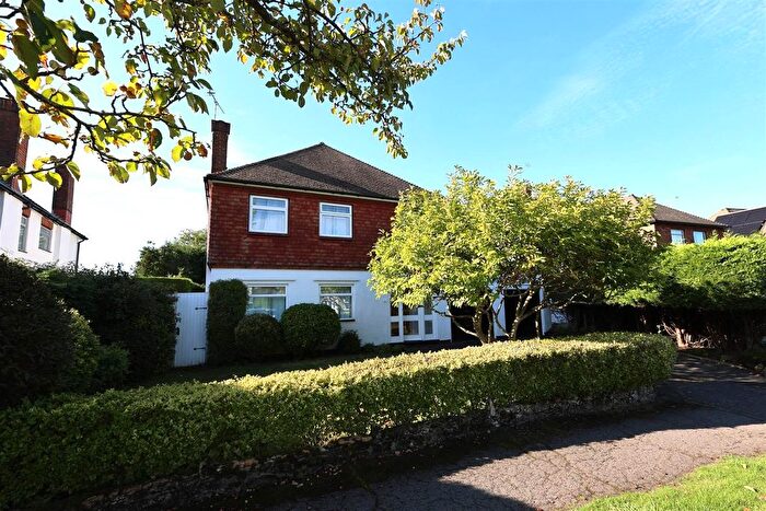4 Bedroom Detached House To Rent In Lyndhurst Drive, Sevenoaks, TN13