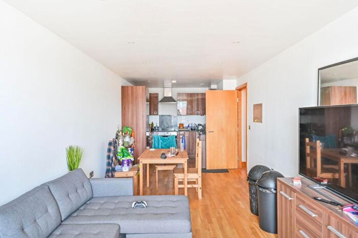 2 Bedroom Flat To Rent In Campion House, Limehouse, London, E14