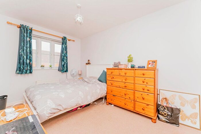 3 Bedroom Terraced House For Sale In Coles Close, Burton Latimer, Kettering, NN15