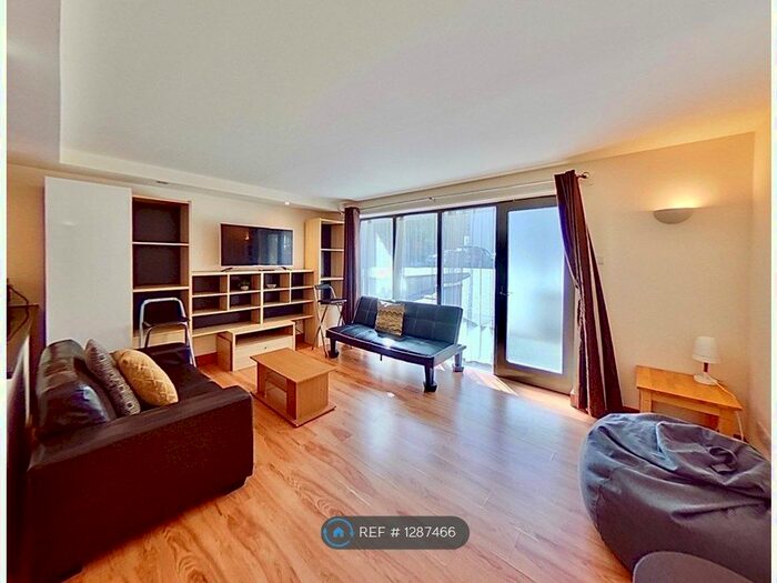 2 Bedroom Flat To Rent In Chronas Building, Whitechapel, London, E1