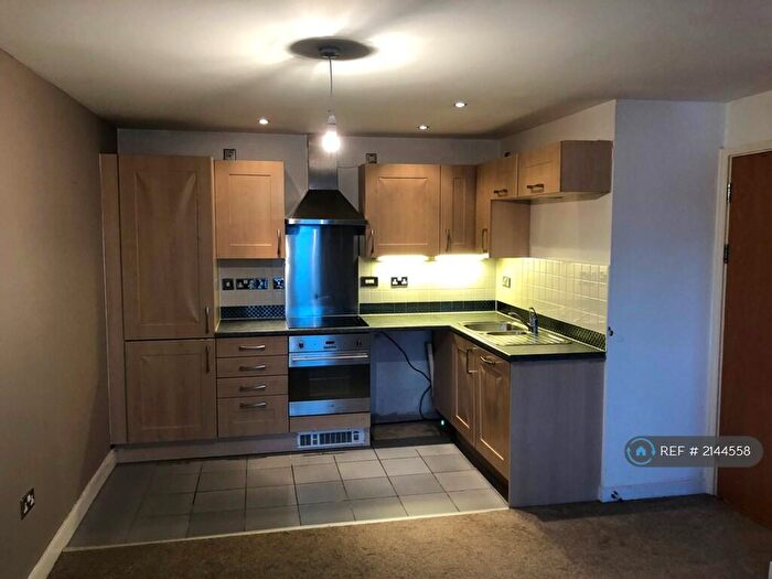 1 Bedroom Flat To Rent In Queens Court, Hull, HU1