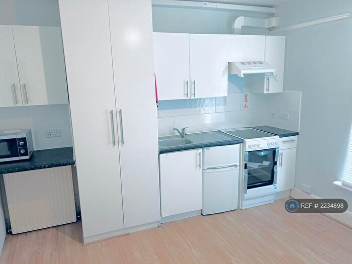 Studio To Rent In Russell Street, Reading, RG1