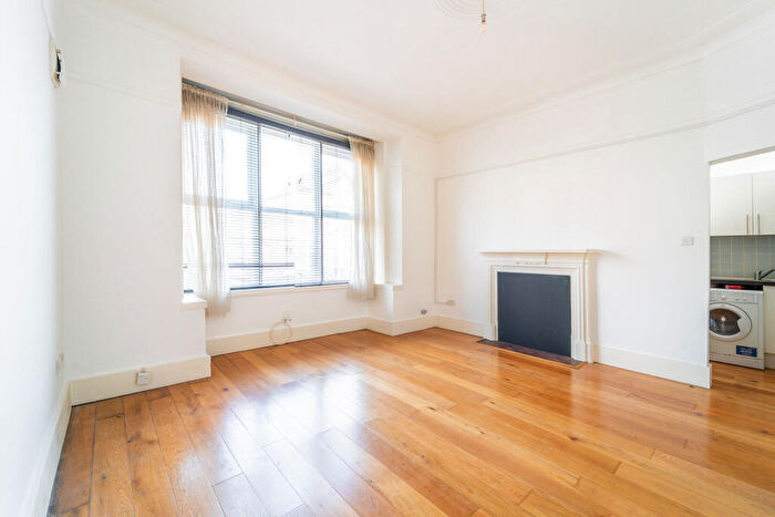 2 Bedroom Apartment To Rent In Church Lane, London, N8