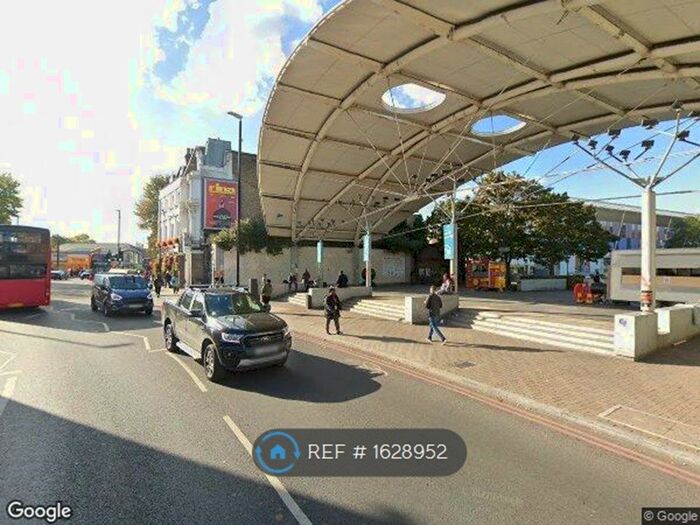 3 Bedroom Flat To Rent In Roman House, London, SE15