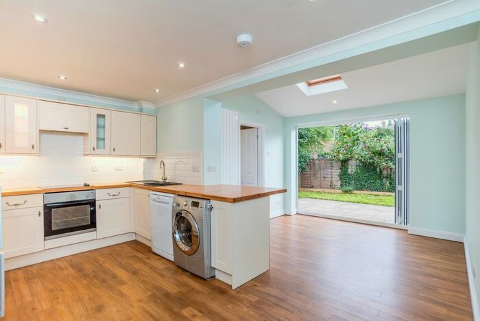 3 Bedroom Semi-Detached House To Rent In Orchard Park Close, Hungerford, RG17