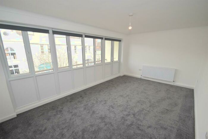 2 Bedroom Flat To Rent In Charlotte Street Portsmouth Hampshire, PO1