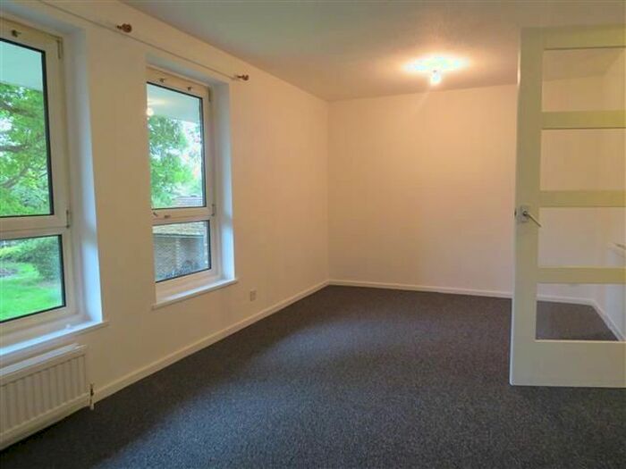 Studio To Rent In Dalewood Gardens, Crawley RH10