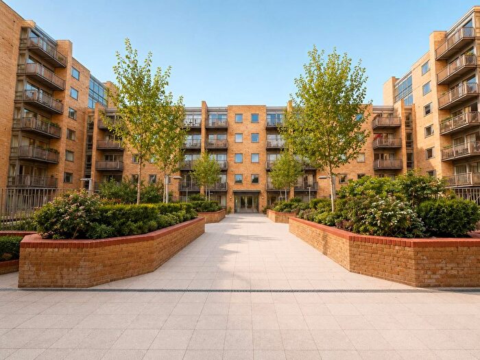 3 Bedroom Flat To Rent In Cassilis Road, London, E14