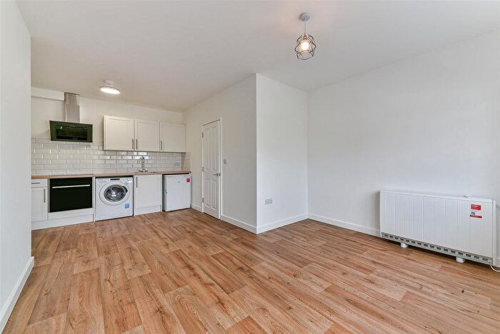 1 Bedroom Flat To Rent In High Street, Banstead, SM7