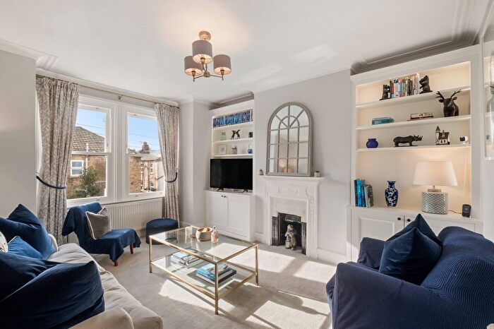 3 Bedroom Flat For Sale In Crealock Street, London, SW18