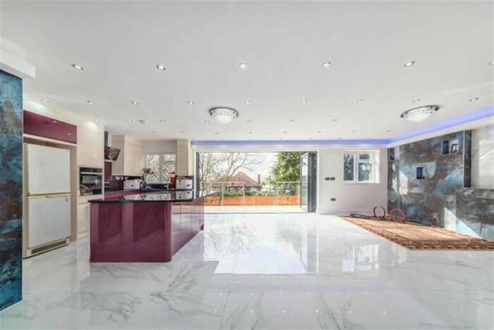 9 Bedroom Detached House To Rent In Barnway, Wembley, Middlesex, HA9