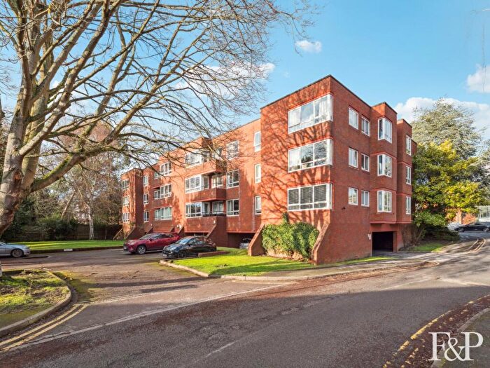 2 Bedroom Apartment For Sale In Osborne Road, Windsor, SL4
