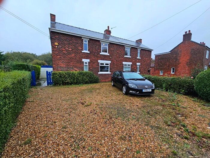 3 Bedroom House To Rent In Eastoft Road, Luddington, DN17