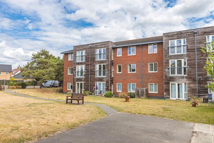 2 Bedroom Apartment For Sale In Forest Close, Wexham, SL2