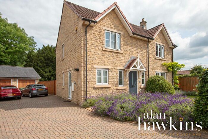 4 Bedroom Detached House For Sale In Old Forge Close, Brinkworth, SN15