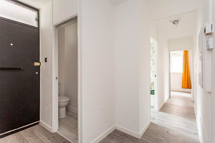 4 Bedroom Flat To Rent In Woodseer Street, London, E1