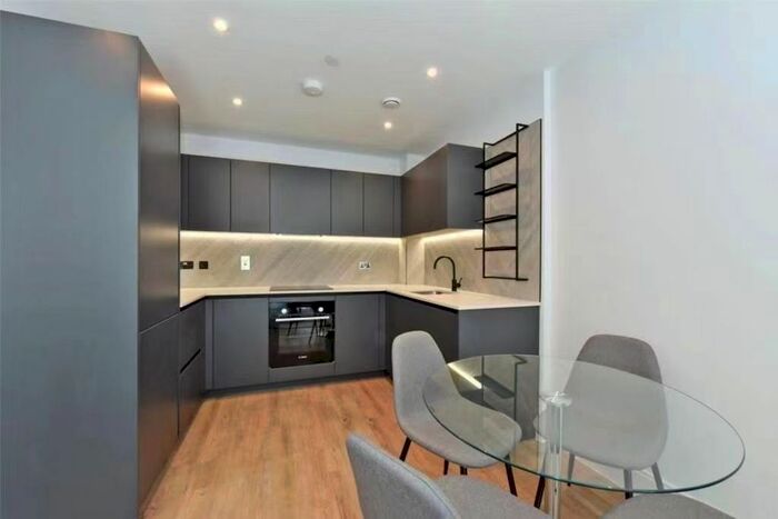 1 Bedroom Flat To Rent In Memorial Avenue, Slough, SL1