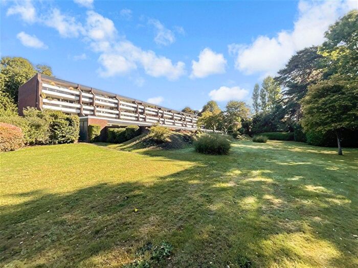 3 Bedroom Flat For Sale In Bancroft Court, Reigate, Surrey, RH2