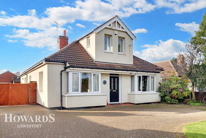 4 Bedroom Detached Bungalow For Sale In Yarmouth Road, Lowestoft, NR32