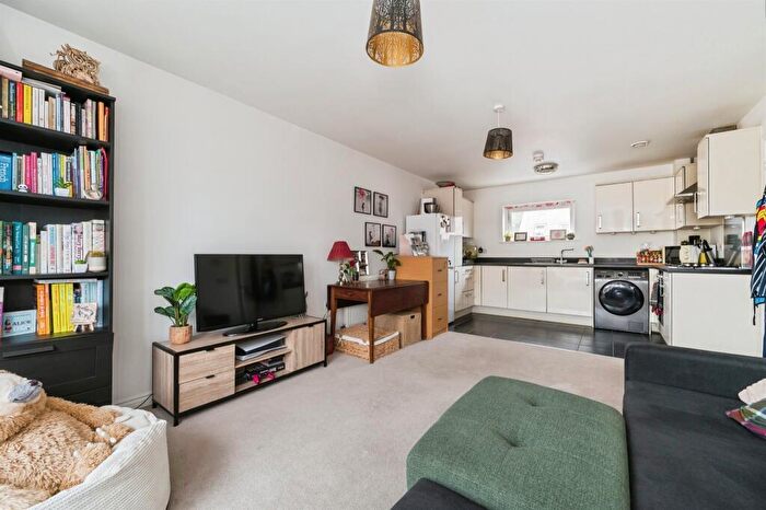 2 Bedroom Flat For Sale In Wilroy Gardens, Southampton, SO16