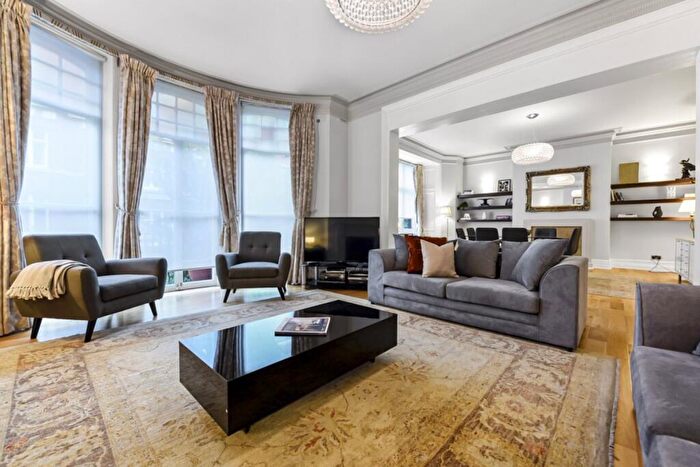 4 Bedroom Apartment To Rent In Hyde Park Mansions, Transept Street, Marylebone, NW1
