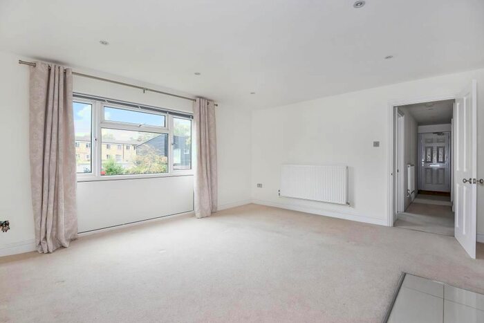 2 Bedroom Flat To Rent In Birch Hill, Bracknell RG12